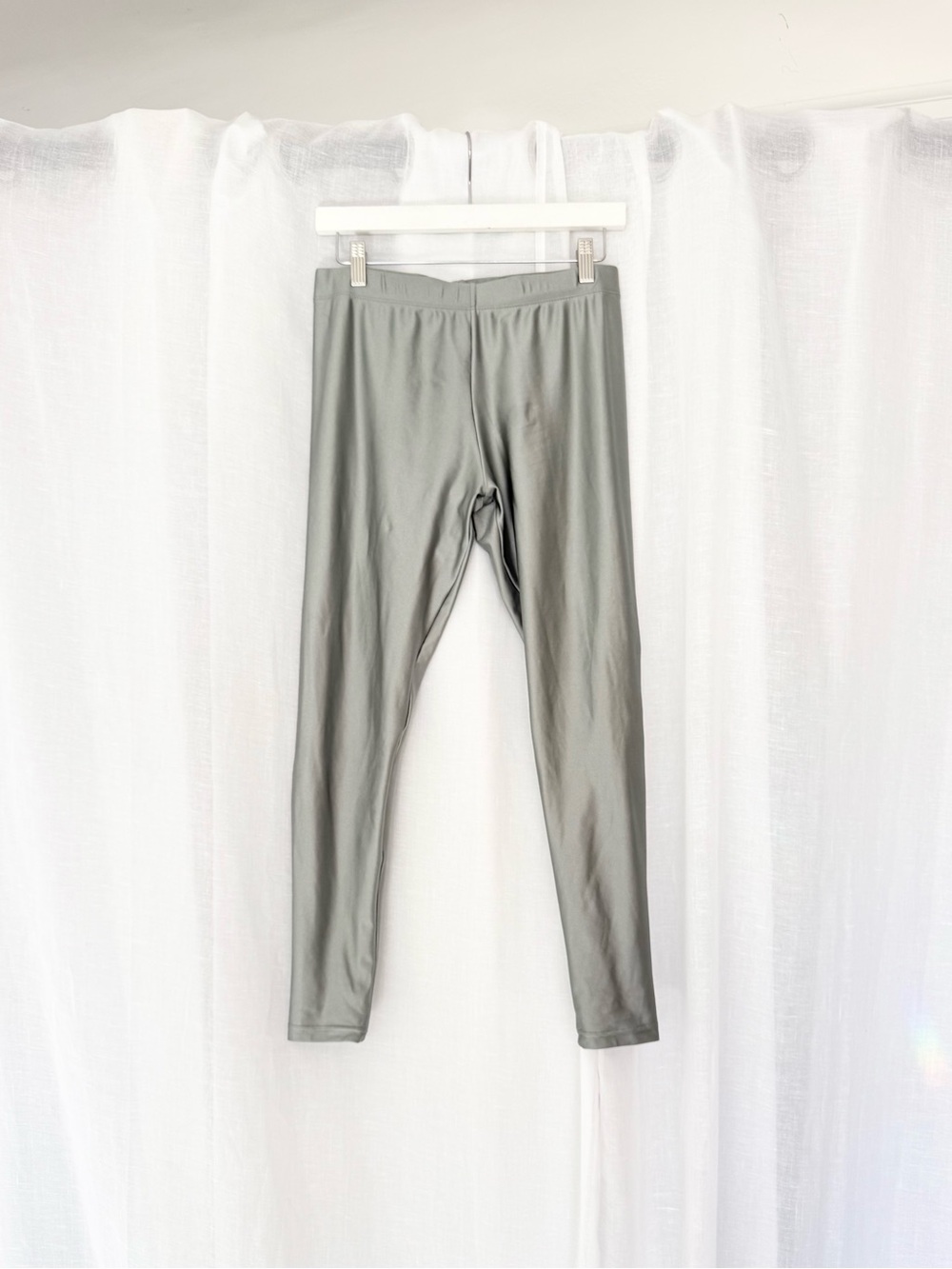 silver metallic high waist leggings ✧